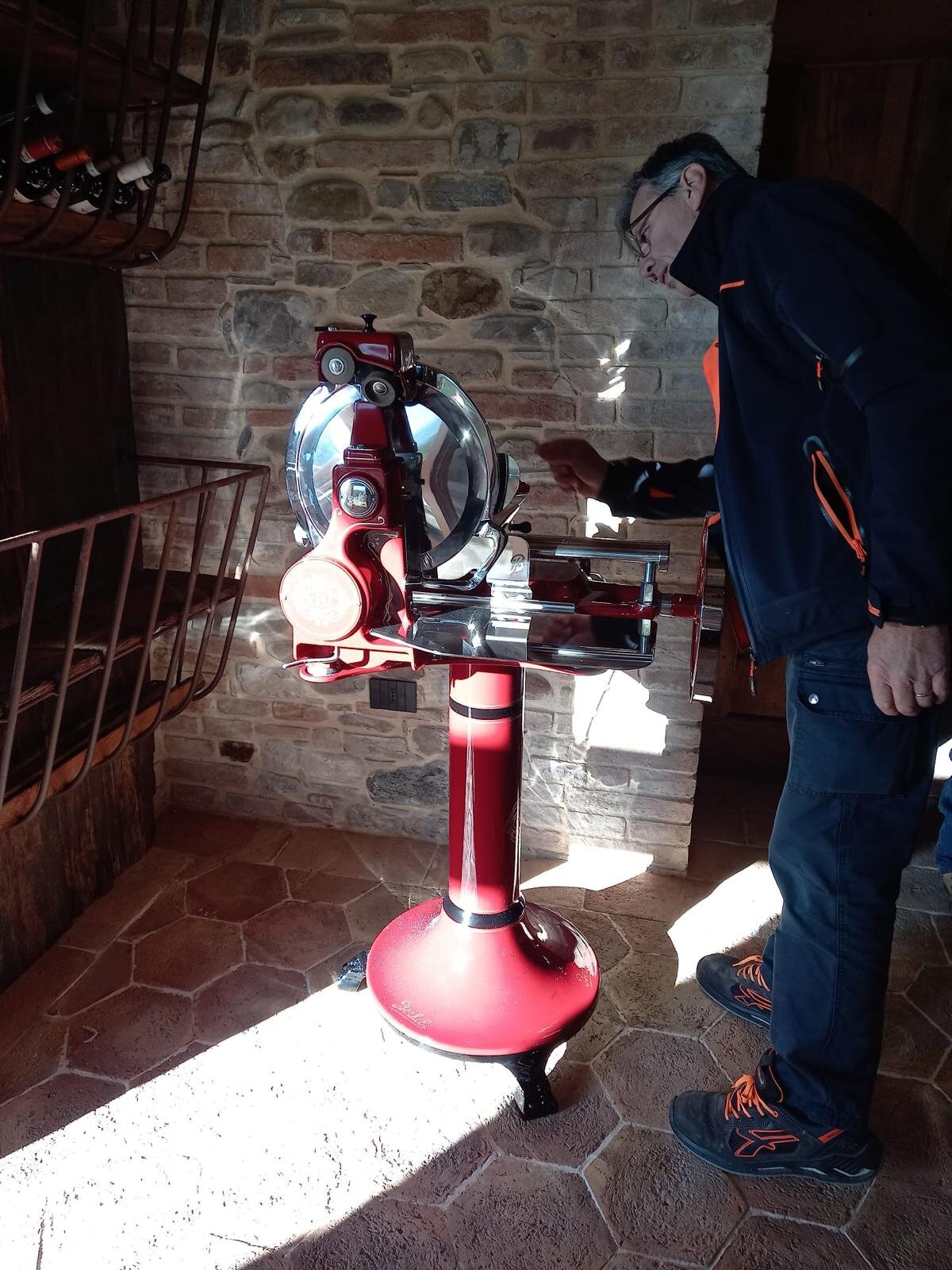 Scopri le affettatrici Berkel su Bricoleria33: precisione, durata e design Made in Italy. Perfette per cucina domestica e uso professionale.