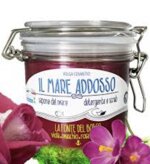 il-mare-addosso-la-fonte-del-bosco-viola-e-rosa-selvatica