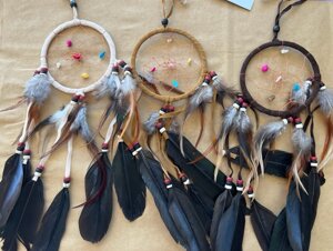 acchiappasogni-con-piume-e-pietre