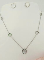 set-di-orecchini-e-collana