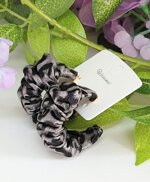 orecchini-animalier-leopardato-grigio