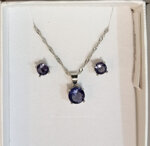 set-di-orecchini-e-collana-pietre-viola