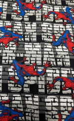 stoffa-spiderman-che-si-arrampica