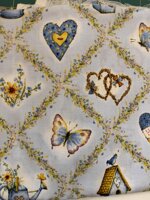 stoffa-giardino-e-farfalle-fondo-azzurro