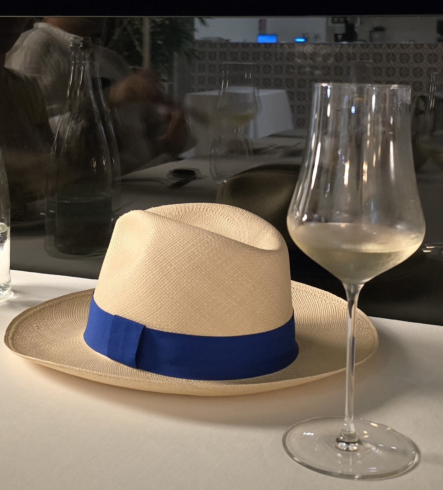 LA POESIA OGGI: UN GRIDO NEL SILENZIO, UNA LUCE NEL LABIRINTO.