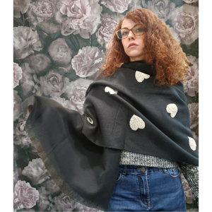 sciarpone-cuori-in-rilievo