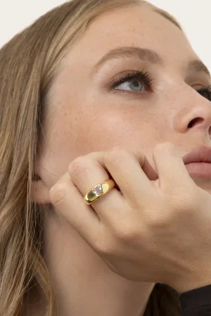 anello-bombato-cuore-zirconia