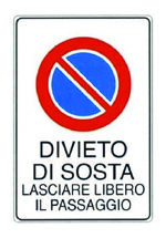 cartello-segnaletico-divieto-di-sosta-lasciare-libero-il-passaggio-segnale