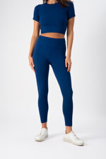 completo-sportivo-donna-in-tessuto-tecnico-cross-crop-top-leggings-ultramarine-heart-and-soul