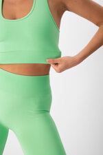 completo-sportivo-donna-in-tessuto-tecnico-kaia-top-biker-one-block-apple-heart-and-soul