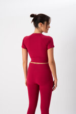 completo-sportivo-donna-in-tessuto-tecnico-cross-crop-top-leggings-cherry-heart-and-soul