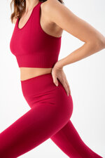 completo-sportivo-donna-in-tessuto-tecnico-axis-top-leggings-cherry-heart-and-soul