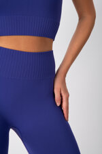 completo-sportivo-donna-in-tessuto-tecnico-cross-crop-top-leggings-amethyst-heart-and-soul