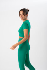completo-sportivo-donna-in-tessuto-tecnico-cross-crop-top-leggings-emerald-heart-and-soul