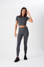 completo-sportivo-donna-in-tessuto-tecnico-cross-crop-top-leggings-iron-heart-and-soul