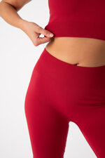 completo-sportivo-donna-in-tessuto-tecnico-kaia-top-biker-one-block-cherry-heart-and-soul