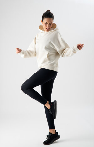 felpa donna sportiva con leggings neri activewear premium