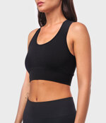 completo-sportivo-donna-in-tessuto-tecnico-kaia-top-biker-one-block-black-heart-and-soul