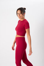 completo-sportivo-donna-in-tessuto-tecnico-cross-crop-top-leggings-cherry-heart-and-soul