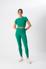 completo-sportivo-donna-in-tessuto-tecnico-cross-crop-top-leggings-emerald-heart-and-soul