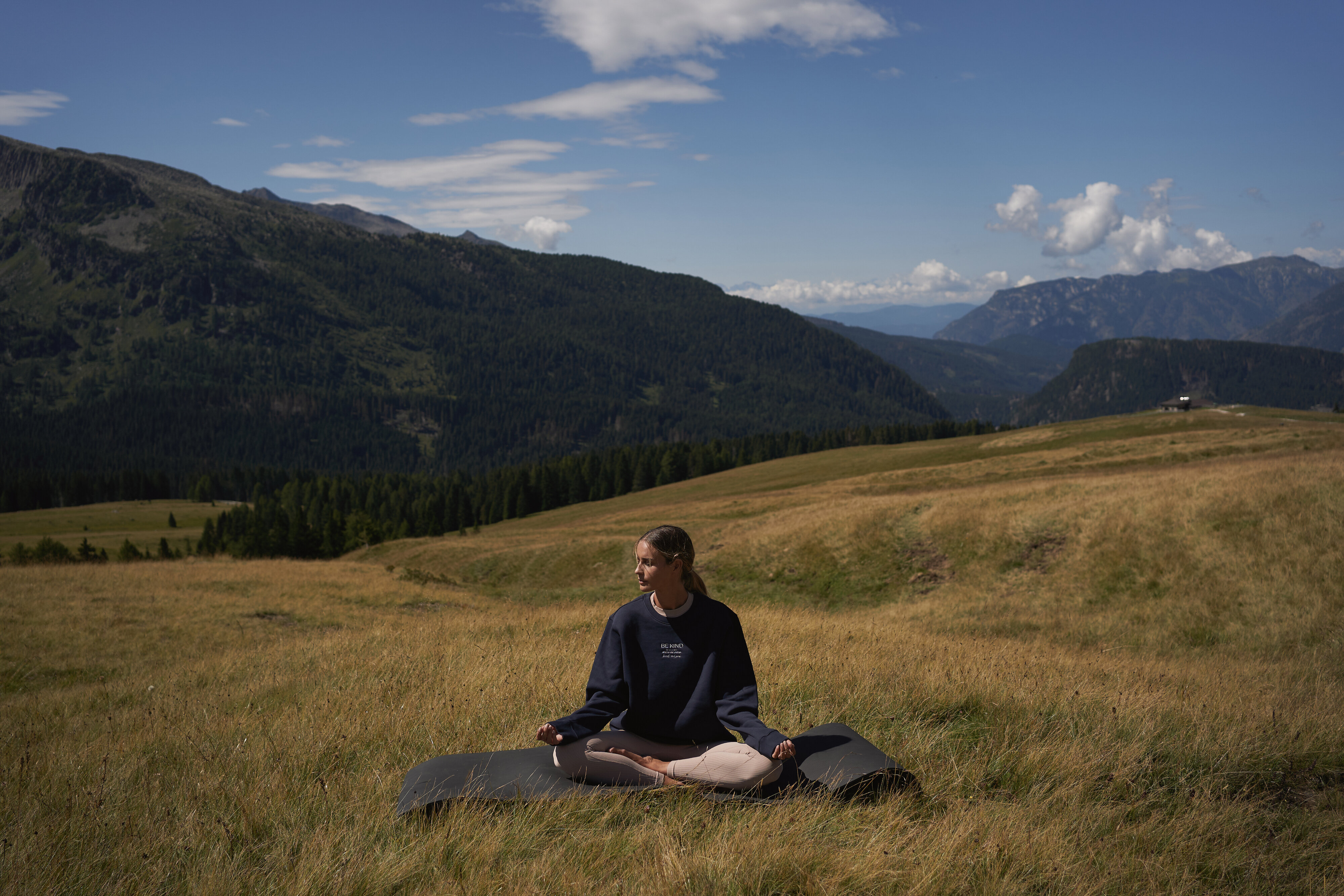 Yoga per ricominciare: 5 routine leggere per tornare in forma | Heart and Soul