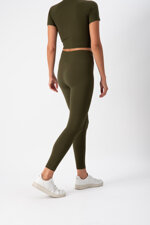 completo-sportivo-donna-in-tessuto-tecnico-cross-crop-top-leggings-dark-olive-heart-and-soul
