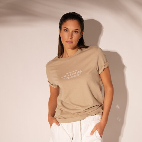 foto%20heart%20and%20soul%20-%20lookbook%20-%20isle%20of%20wight%20-%20t-shirt%20white.jpeg foto%20heart%20and%20soul%20-%20lookbook%20-%20isle%20of%20wight%20-%20t-shirt%20white.jpeg