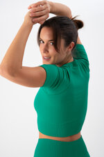 completo-sportivo-donna-in-tessuto-tecnico-cross-crop-top-leggings-emerald-heart-and-soul