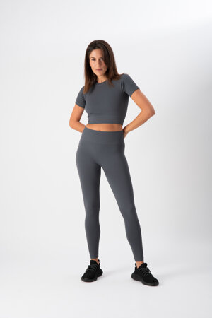 completo-sportivo-donna-in-tessuto-tecnico-cross-crop-top-leggings-iron-heart-and-soul