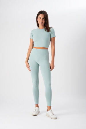 completo-sportivo-donna-in-tessuto-tecnico-cross-crop-top-leggings-jade-heart-and-soul