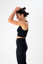 completo-sportivo-donna-in-tessuto-tecnico-axis-top-leggings-black-heart-and-soul