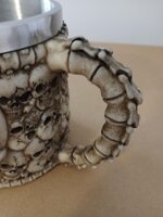 boccale-decorativo-in-resina-teschi