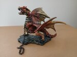 statuetta-decorativa-in-resina-drago-in-catene