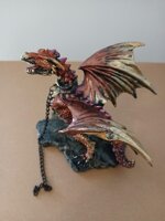 statuetta-decorativa-in-resina-drago-in-catene