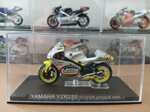 modellino-moto-yamaha-yzr250-olivier-jacque-2000