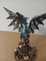 statuetta-decorativa-in-resina-drago-della-leggenda-oscura