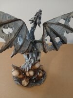 statuetta-decorativa-in-resina-drago-della-leggenda-oscura