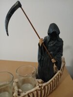 statuetta-decorativa-in-resina-caronte-porta-bicchierini