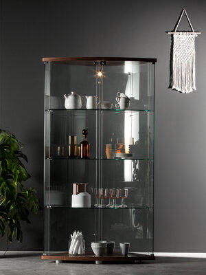 gracia-vetrina-dalla-forma-unica