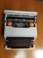 macchina-da-scrivere-olivetti-design-sottsass