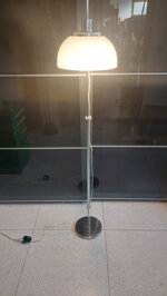 lampada-piantana-guzzini-mod-faro-design-massoni