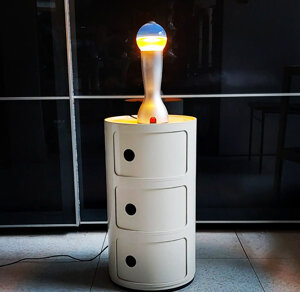 Lampada da tavolo, Gilda, Capponi, Artemide, anni '90