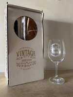 scatola-in-legno-per-vino-con-calice-personalizzati