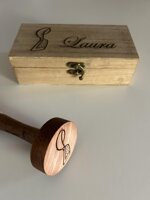 set-scatola-con-timbro-donnina-sarda-per-pasta-pane-e-dolci