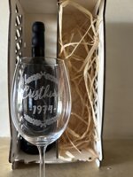 scatola-in-legno-per-vino-con-calice-personalizzati