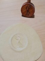 set-scatola-con-timbro-donnina-sarda-per-pasta-pane-e-dolci