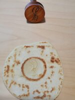 set-scatola-con-timbro-donnina-sarda-per-pasta-pane-e-dolci