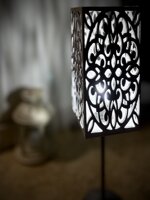 lampada-da-tavolo-in-legno-intagliato