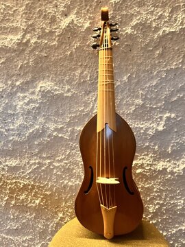 viola rinascimentale1.jpeg