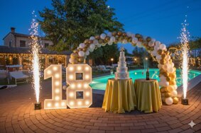 torta piscina - bianco oro con fontane.jpeg
